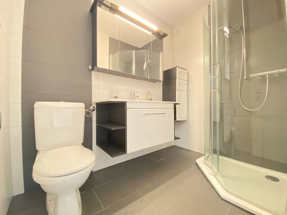 Appartement 3 pièces lumineux avec balcon à Schwerzenbach