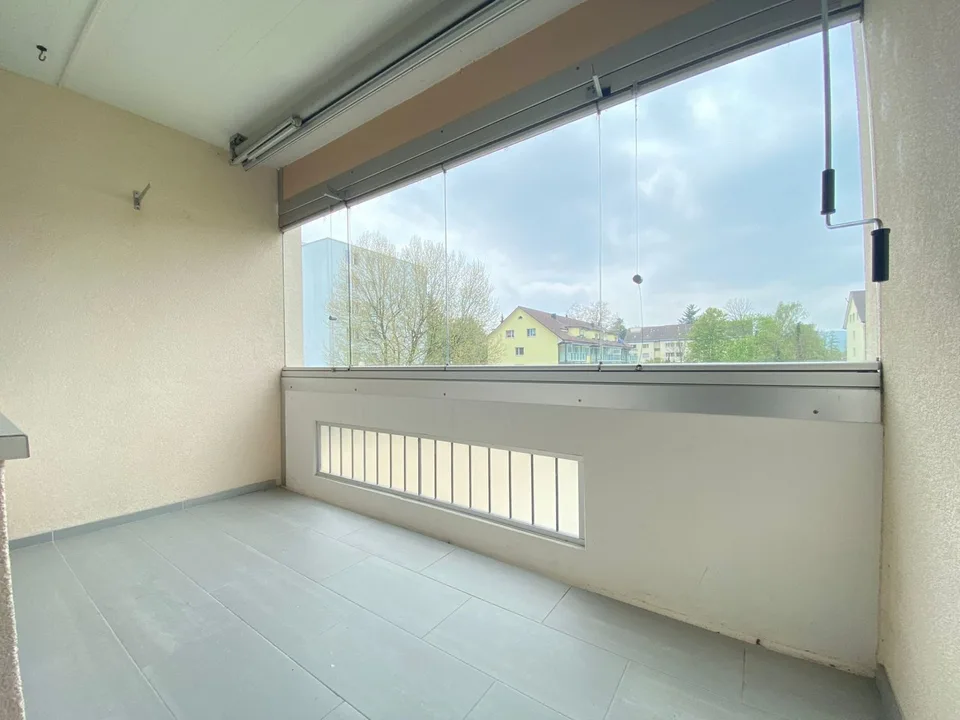 Appartement 3 pièces lumineux avec balcon à Schwerzenbach