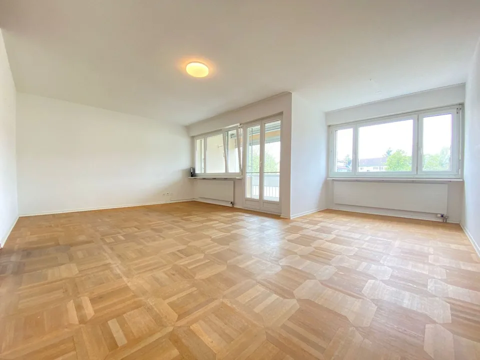 Helle 3-Zimmer-Wohnung mit Balkon in Schwerzenbach
