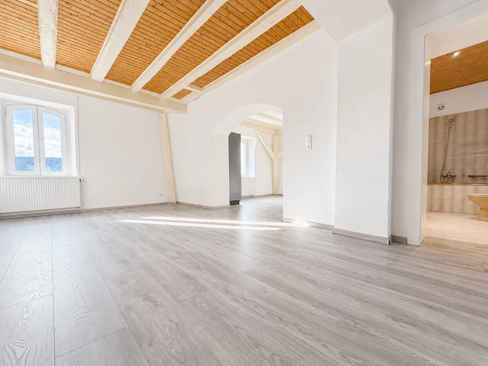 Auf der letzten Etage eines Herrenhauses mit Garten