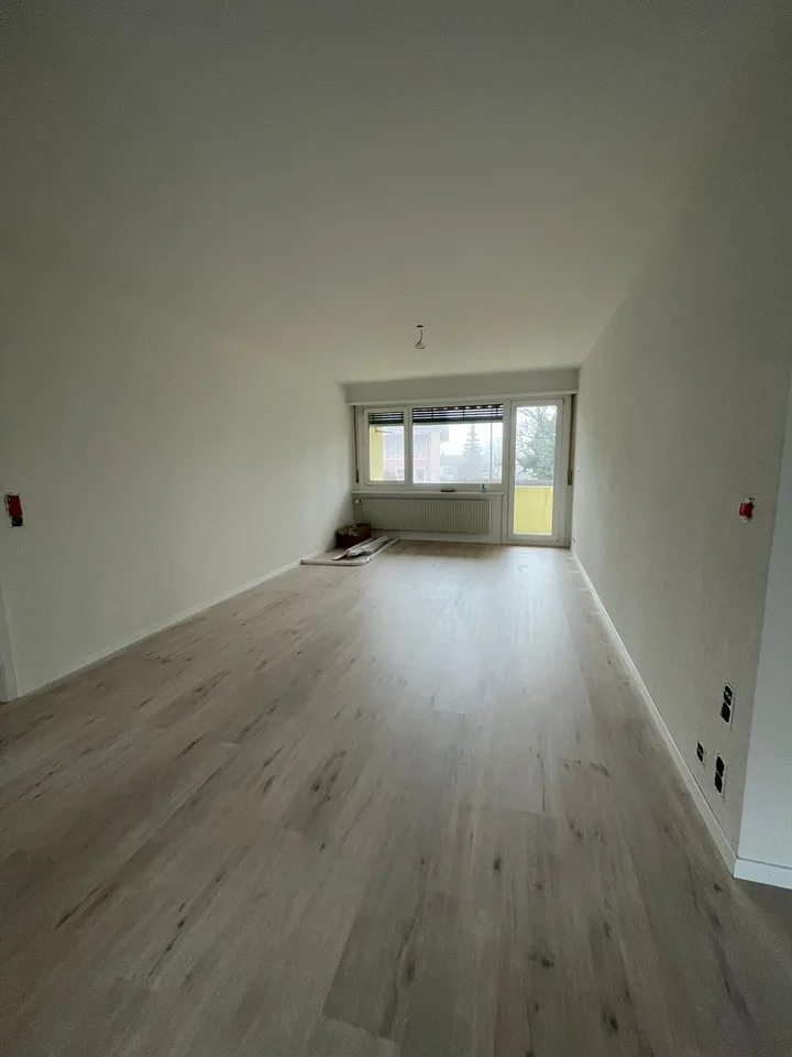 Modern, renovated 3.5-room apartment with balcony in Ins
