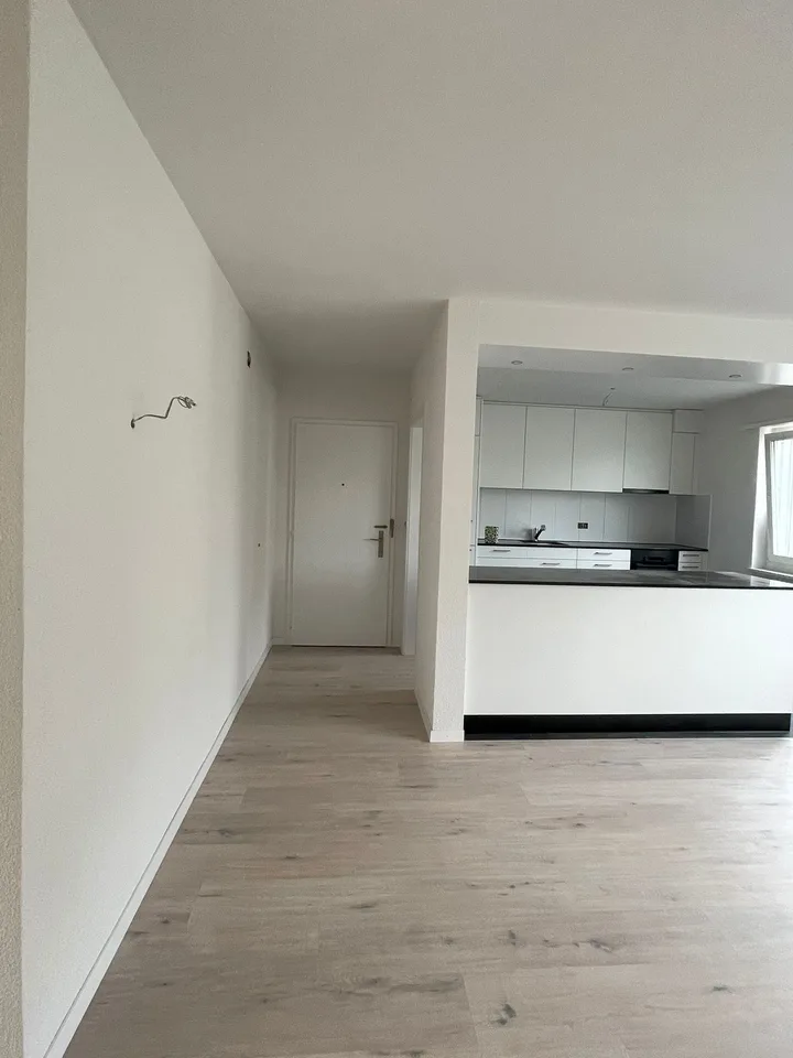 Modern, renovated 3.5-room apartment with balcony in Ins