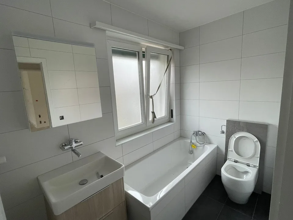 Modern, renovated 3.5-room apartment with balcony in Ins
