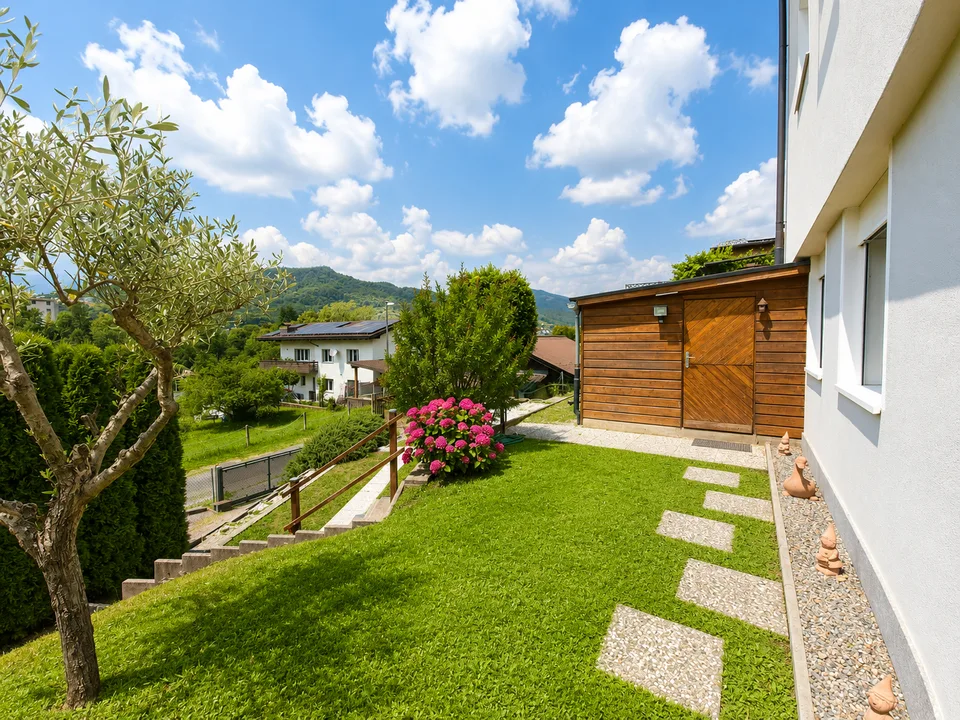 Wohnung mit 3.5 Zimmern und großem Garten in Davesco