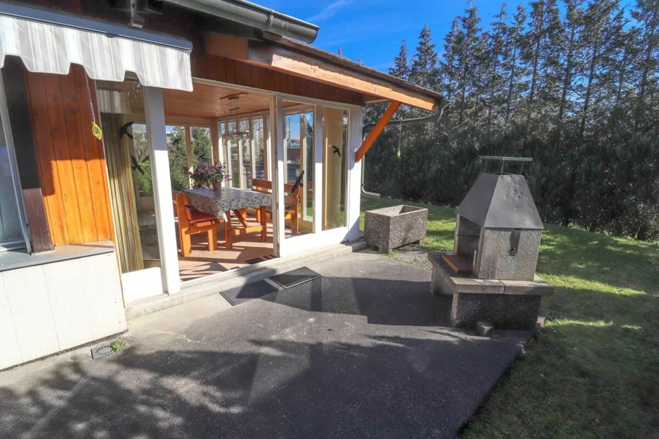 5.5-Zi-EFH mit Wintergarten und Zusatzgebäude auf 1'091 m2 grossem Grundstück