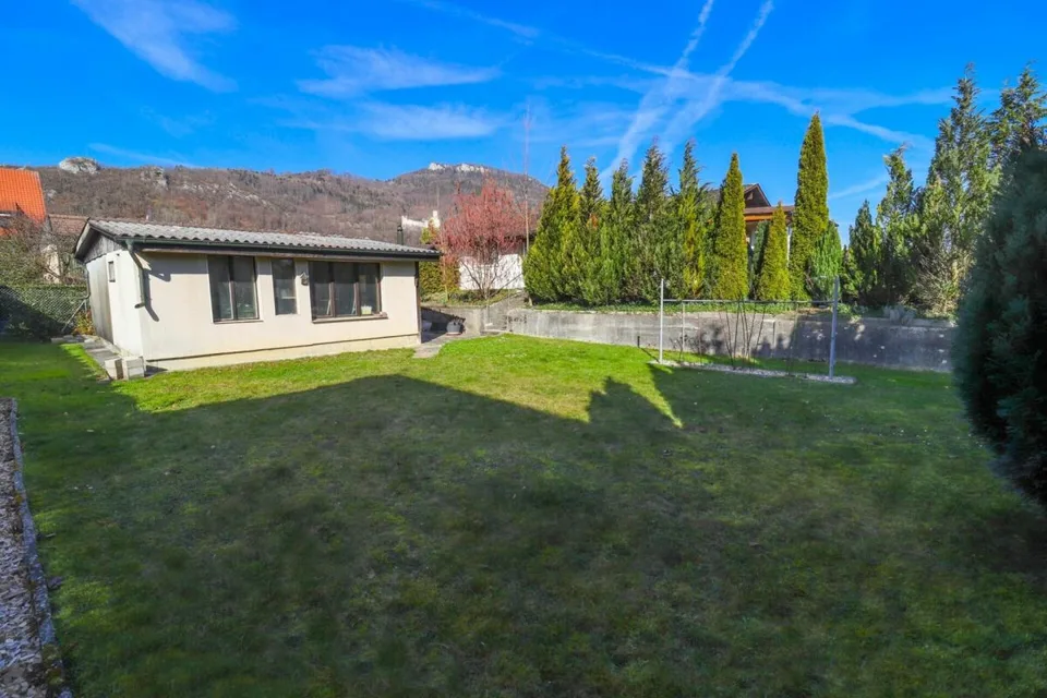 5.5-Zi-EFH mit Wintergarten und Zusatzgebäude auf 1'091 m2 grossem Grundstück