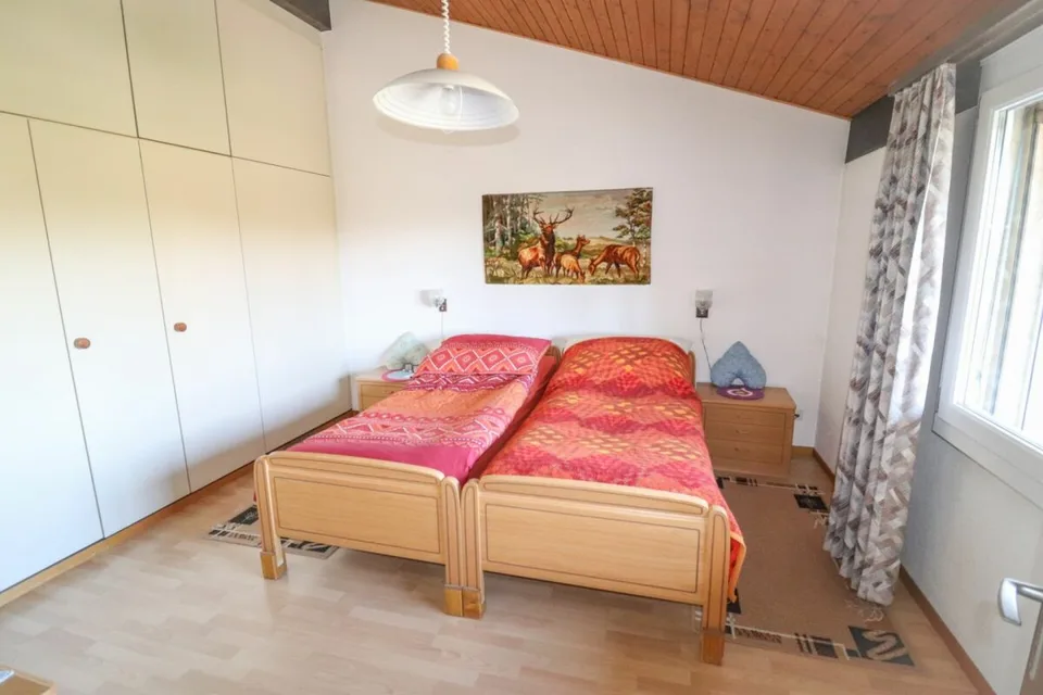 5.5-Zi-EFH mit Wintergarten und Zusatzgebäude auf 1'091 m2 grossem Grundstück