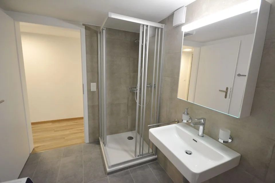 Tolle 2.5-Zimmer-Soussol-Wohnung in Villa in Aarburg