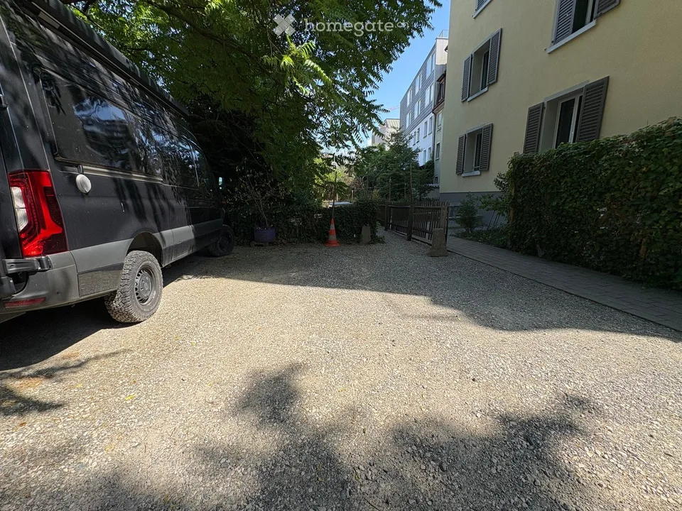 Place de parking extérieure très centrale à louer dans l'Innehof