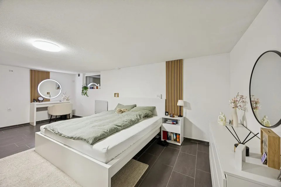Renoviertes 5.5-Zimmer-Reihenhaus mit 166 m² Gesamtfläche & grosser Terrasse