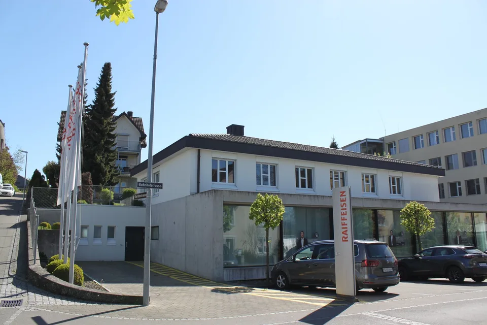 Gewerbe- und Bürogebäude im Zentrum von Sulgen