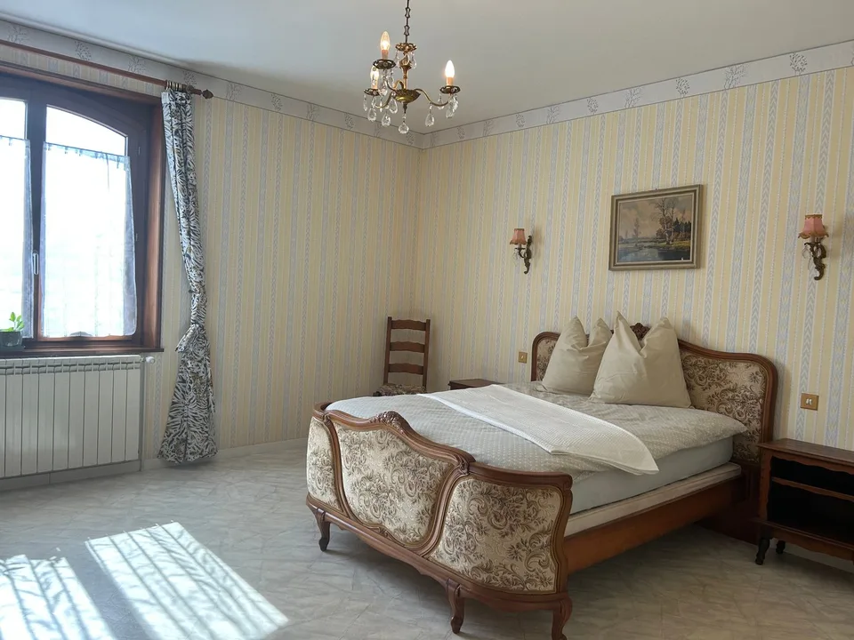 7.5-Zimmer-Landhaus mit 1 ha Grundstück in Monthureux-sur-Saône (FR) nähe Basel und Boncourt