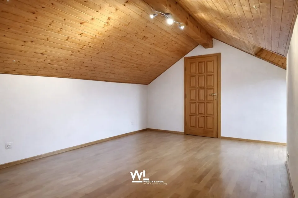 6-Zi.-Attika-Duplex mit Garten, Lift und Dachboden in Losone - hell und grosszügig