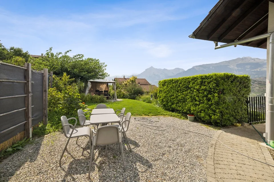Rental building with 3 apartments near Sion