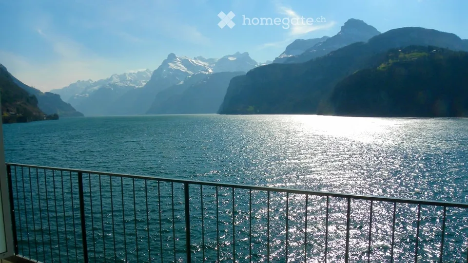 Appartamento di 2½ locali con vista lago e montagna a Brunnen (cantone di Svitto)