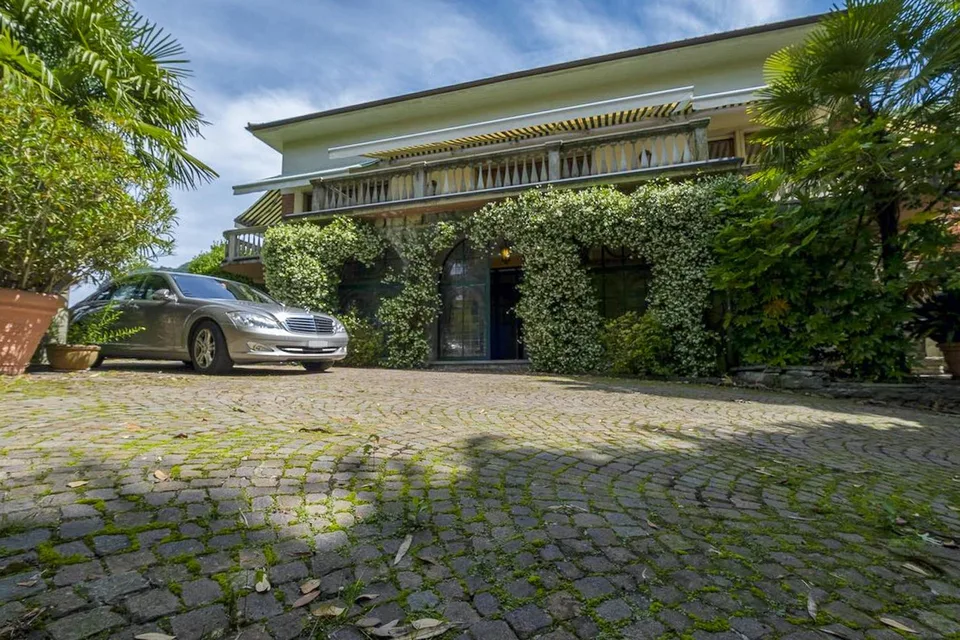 Villa con magnifico parco e campo da tennis