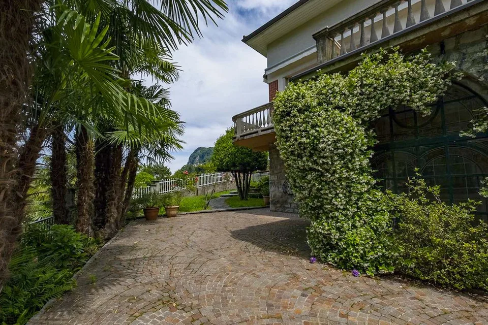 Villa con magnifico parco e campo da tennis