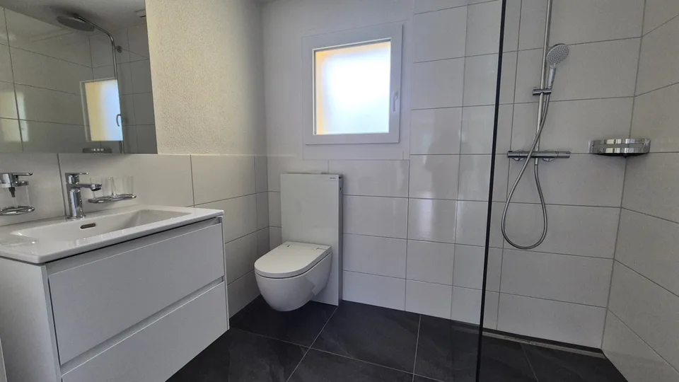 LOCATAIRE RECHERCHÉ - appartement rénové dans un quartier calme
