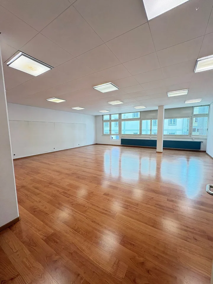 Bureaux/locaux 102-402 m², haute visibilité - La Chaux-de-Fonds