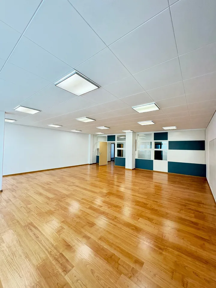 Bureaux/locaux 102-402 m², haute visibilité - La Chaux-de-Fonds