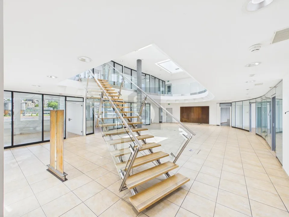 RIESIGE PRODUKTIONSHALLE IDEAL FÜR IHR BUSINESS