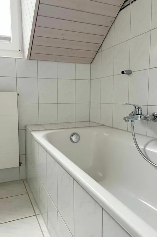 Schöne und gepflegte 4.5 Zimmer Dachwohnung mit Gartensitzplatz