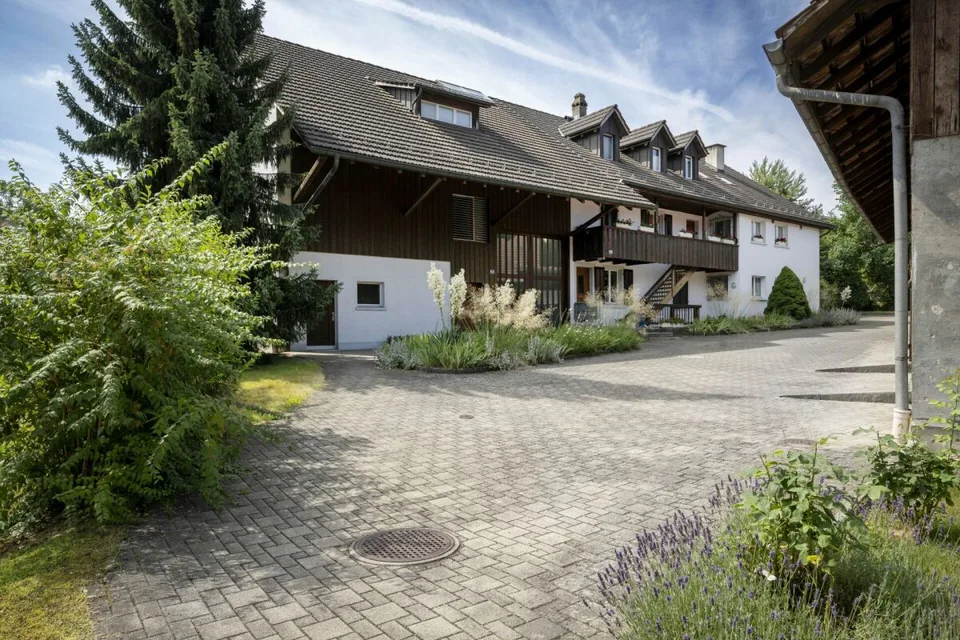 Schöne und gepflegte 4.5 Zimmer Dachwohnung mit Gartensitzplatz