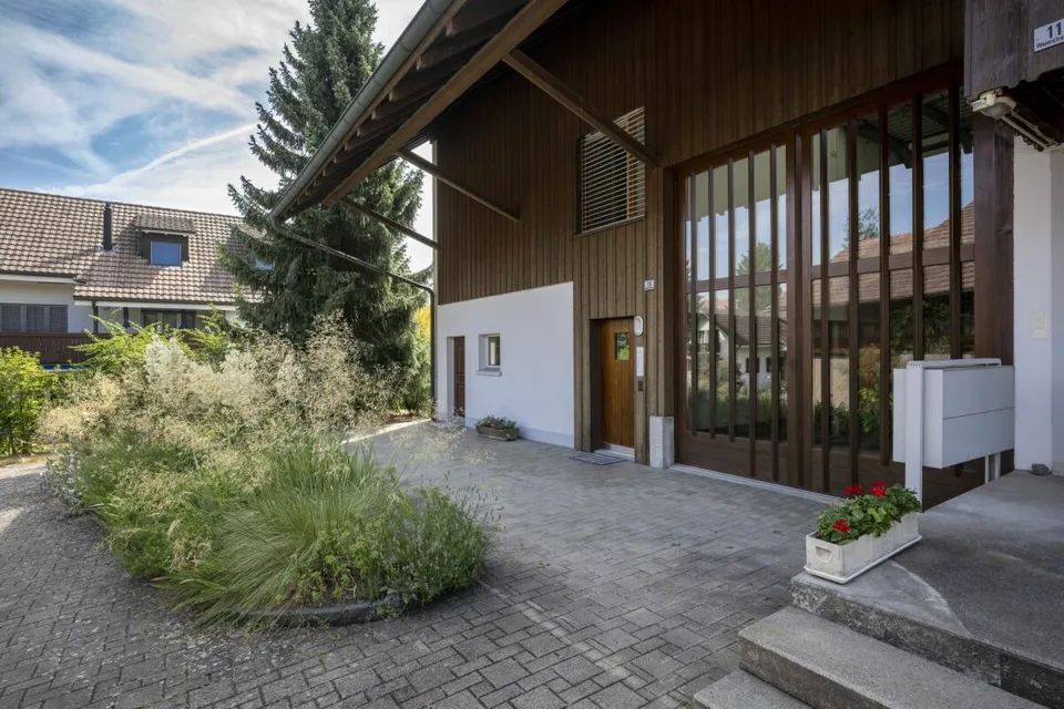 Schöne und gepflegte 4.5 Zimmer Dachwohnung mit Gartensitzplatz