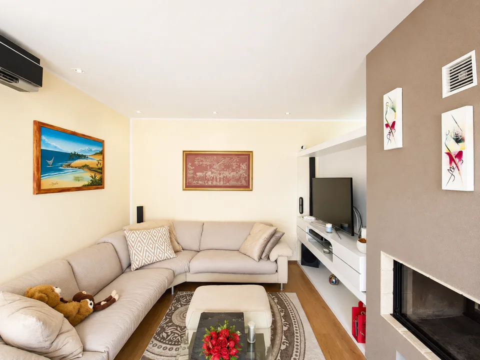 Villa moderne de 6.5 pièces avec grand jardin à Stabio