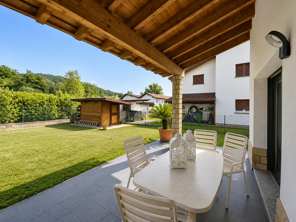 Villa moderne de 6.5 pièces avec grand jardin à Stabio