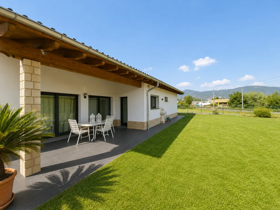 Villa moderne de 6.5 pièces avec grand jardin à Stabio