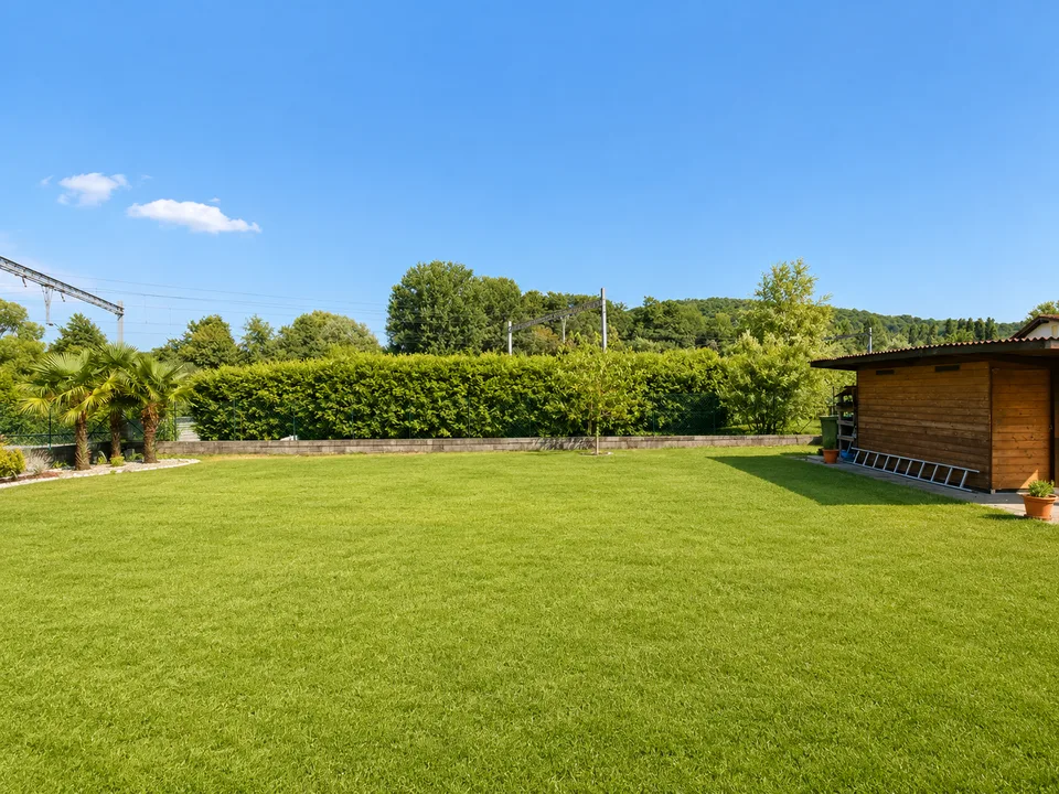 Villa moderne de 6.5 pièces avec grand jardin à Stabio
