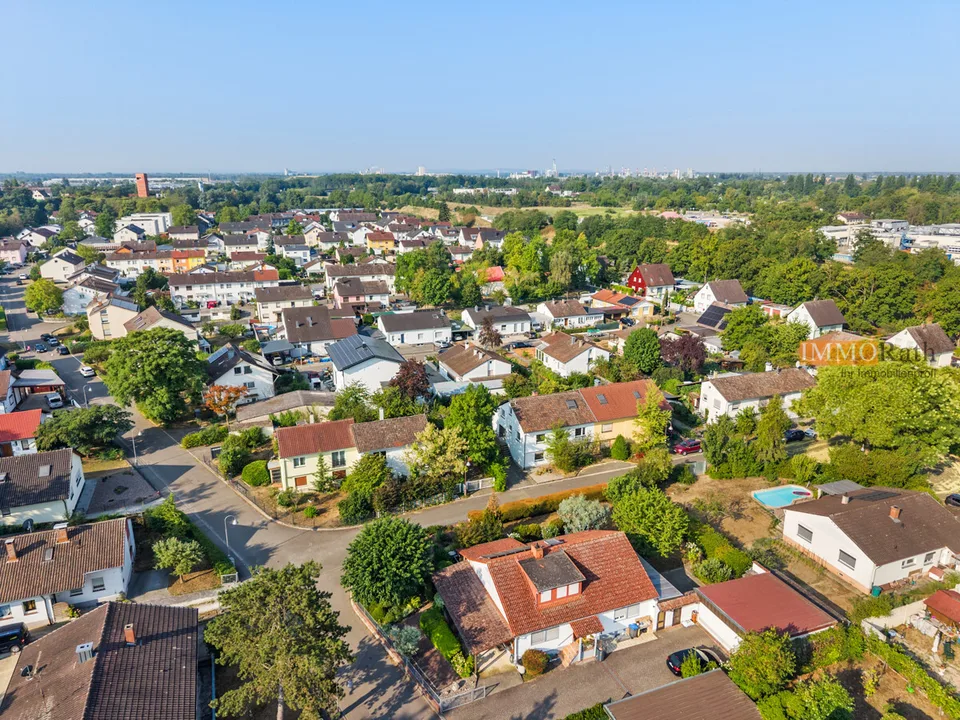 IMMORath.de  Großzügige Doppelhaushälfte mit viel Potential