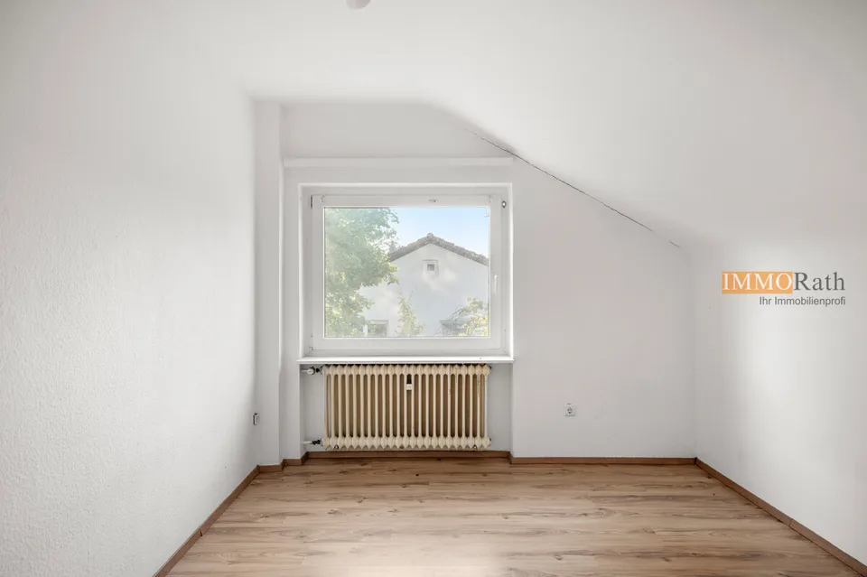 IMMORath.de  Großzügige Doppelhaushälfte mit viel Potential