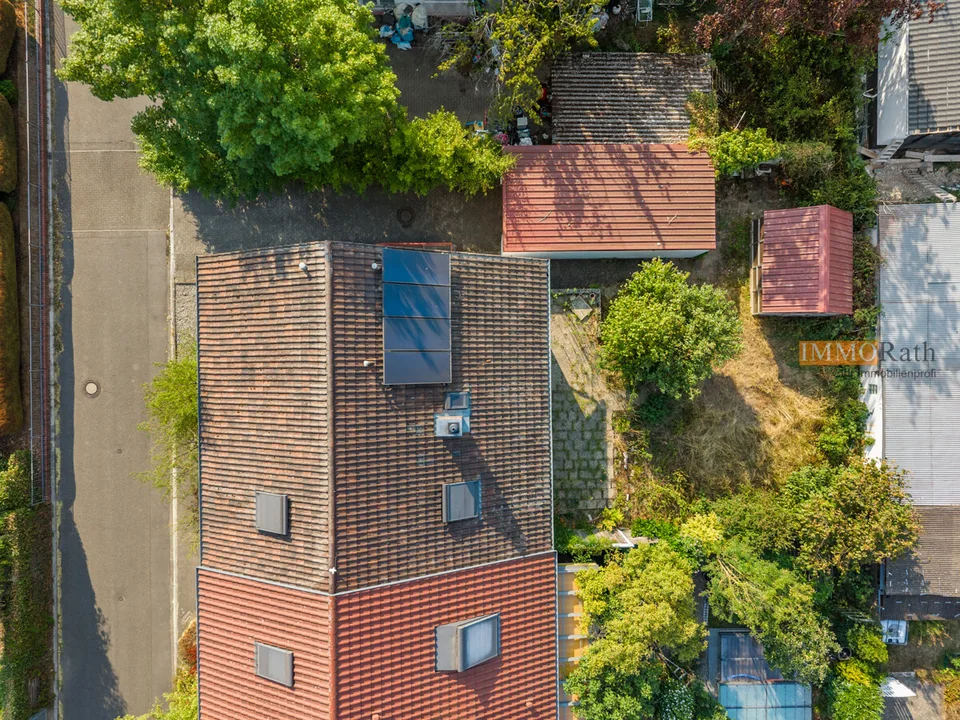 IMMORath.de  Großzügige Doppelhaushälfte mit viel Potential