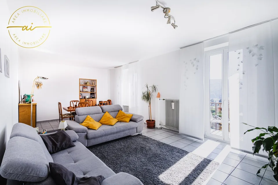 Vaste maison de 6.5 pièces dans un quartier résidentiel à Morbio Inferiore