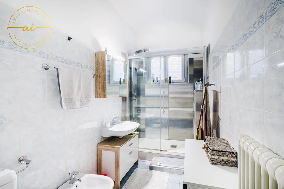 Vaste maison de 6.5 pièces dans un quartier résidentiel à Morbio Inferiore