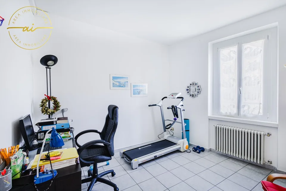 Vaste maison de 6.5 pièces dans un quartier résidentiel à Morbio Inferiore