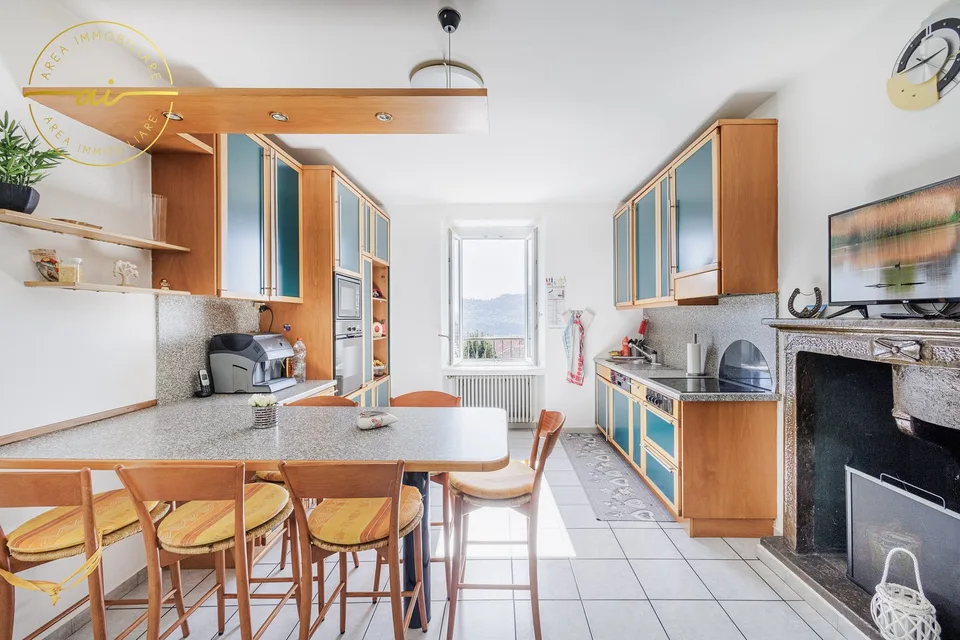 Vaste maison de 6.5 pièces dans un quartier résidentiel à Morbio Inferiore
