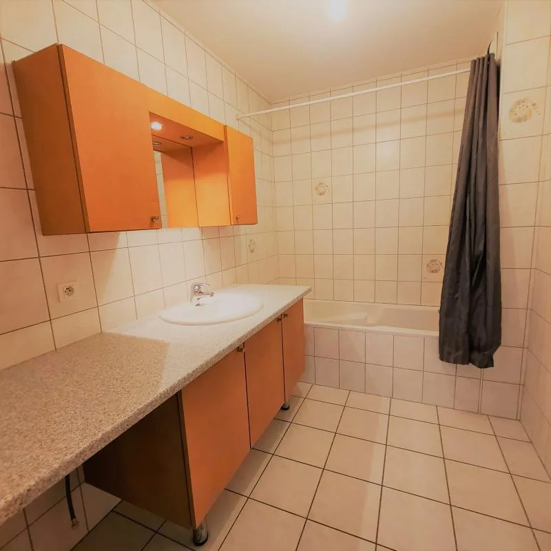 Spacious F3 of 87m² in the village center
