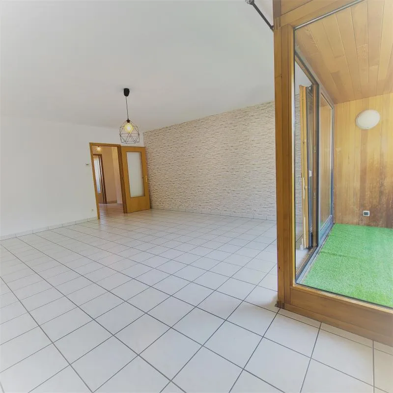 Spacious F3 of 87m² in the village center