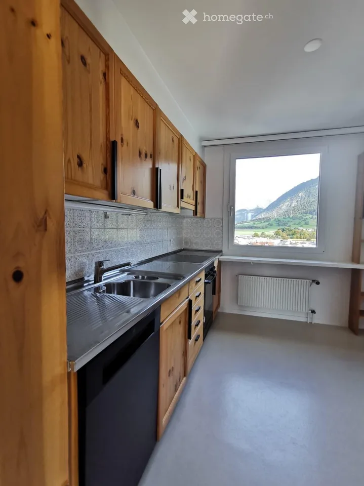 Sunny 3.5-room attic apartment on the 11th floor in Domat/Ems