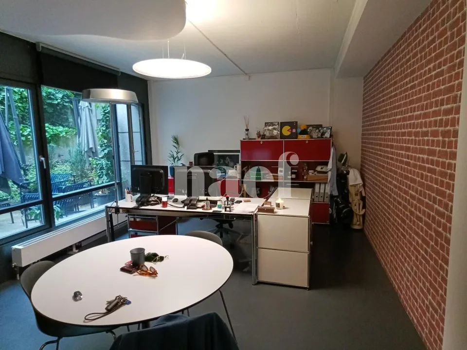 Offices of approximately 200 m² for rent near Eaux-Vives train station