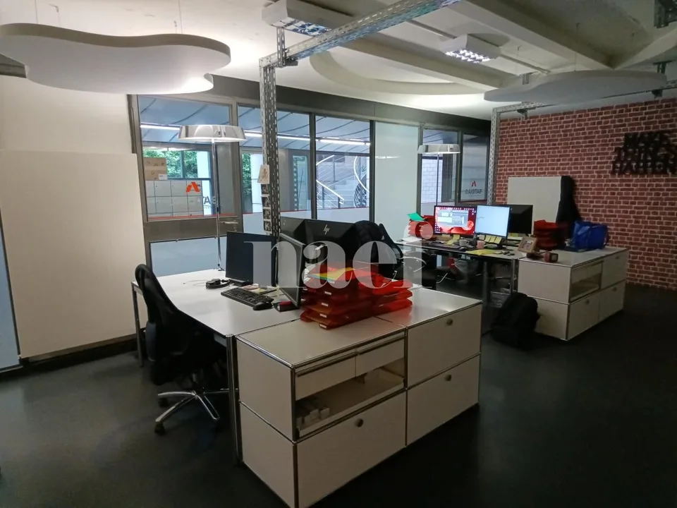 Offices of approximately 200 m² for rent near Eaux-Vives train station