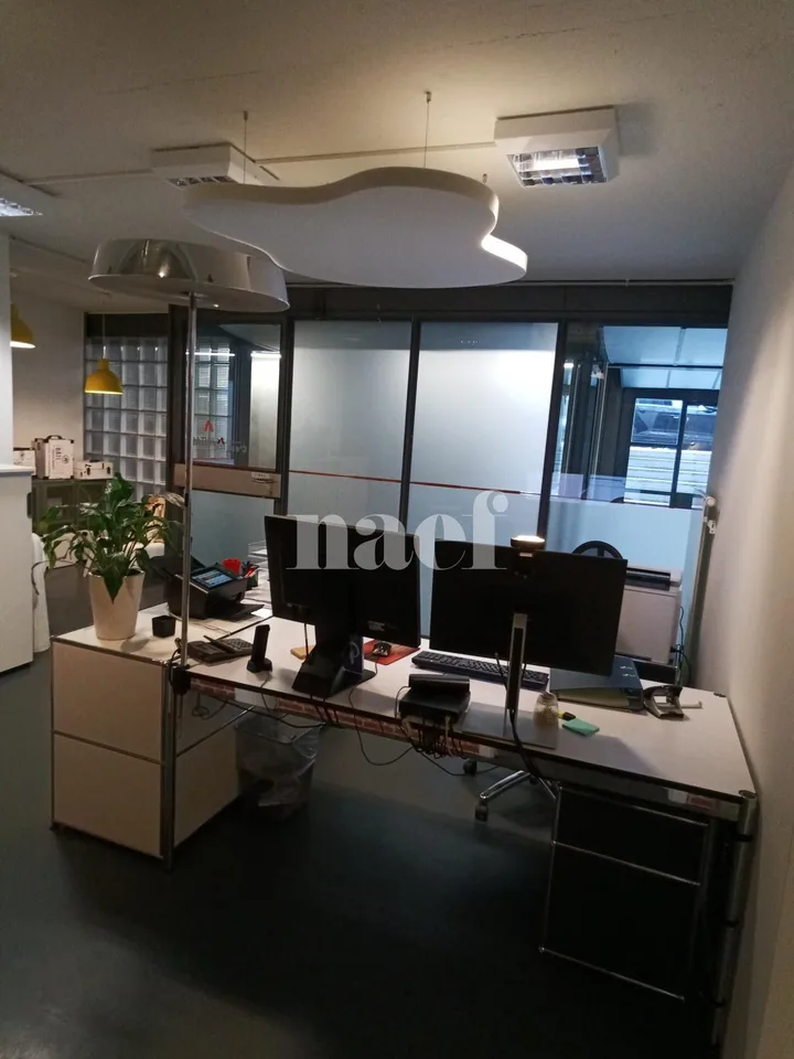 Offices of approximately 200 m² for rent near Eaux-Vives train station