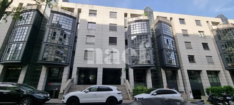 Bureaux denviron 200 m² à louer à proximité de la gare des Eaux-Vives