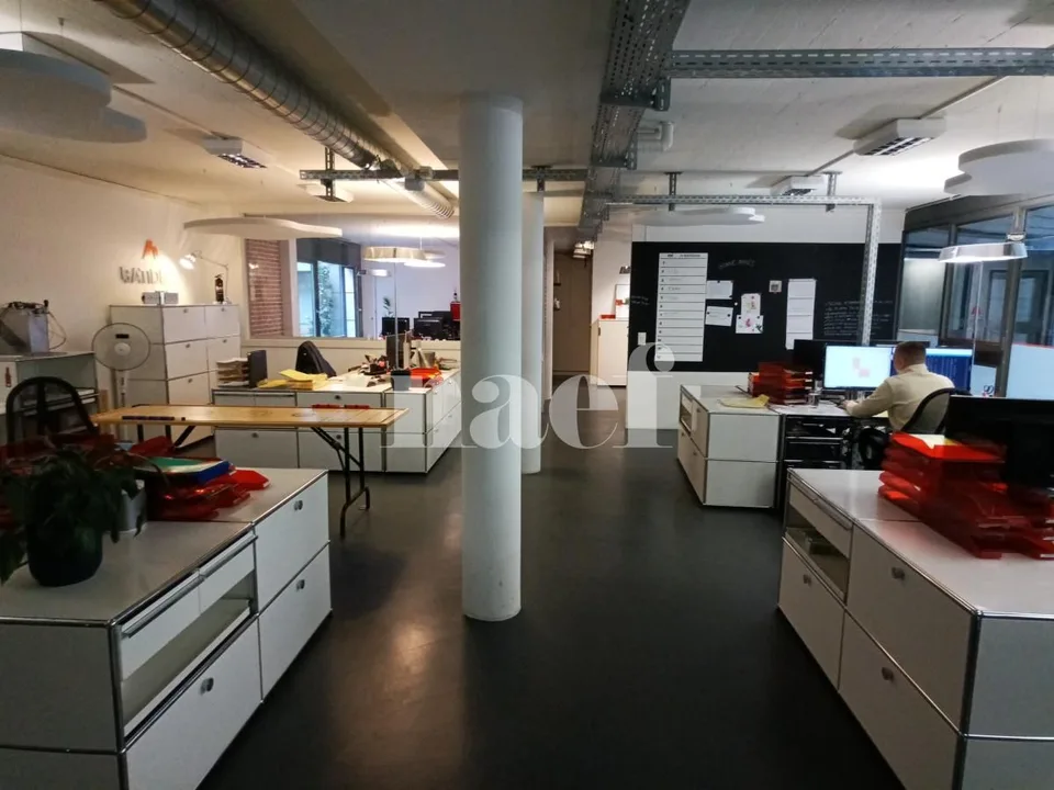 Offices of approximately 200 m² for rent near Eaux-Vives train station