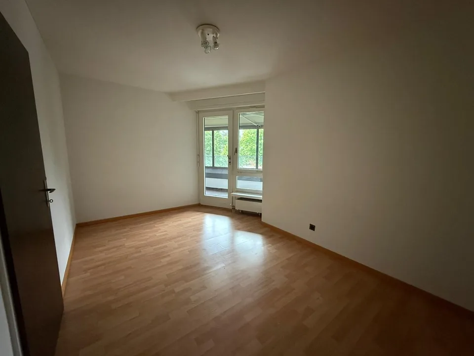 Charmante 3.5-Zimmer-Wohnung in Brunnen – sofort bezugsbereit