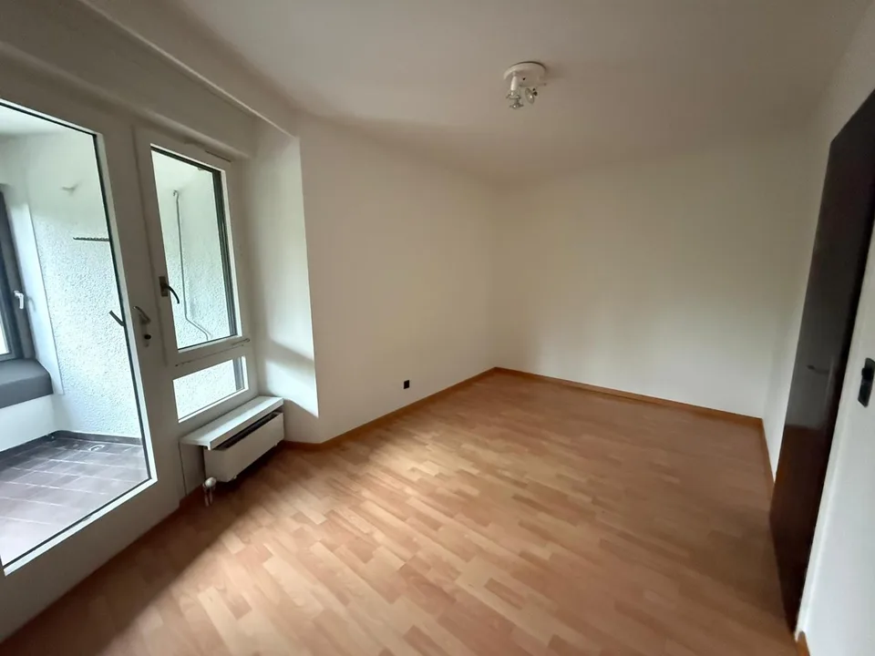 Charmante 3.5-Zimmer-Wohnung in Brunnen – sofort bezugsbereit