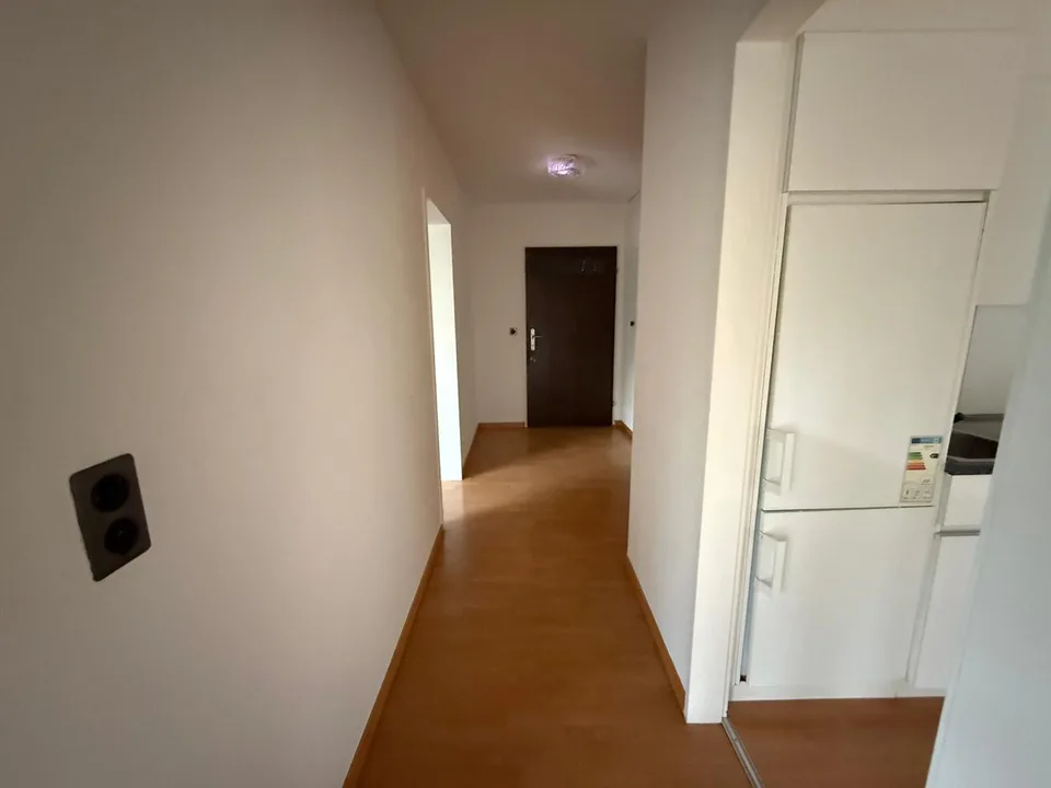 Charmante 3.5-Zimmer-Wohnung in Brunnen – sofort bezugsbereit